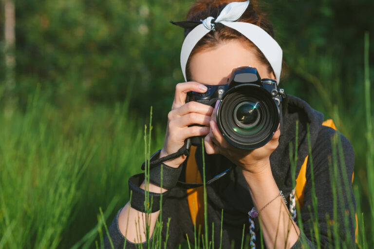 Ile zarabia fotograf ślubny? Przeciętne ceny usług fotograficznych