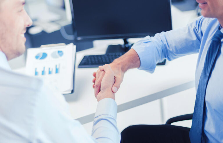 Formy wsparcia dla małych firm w budowaniu stabilnej pozycji na rynku